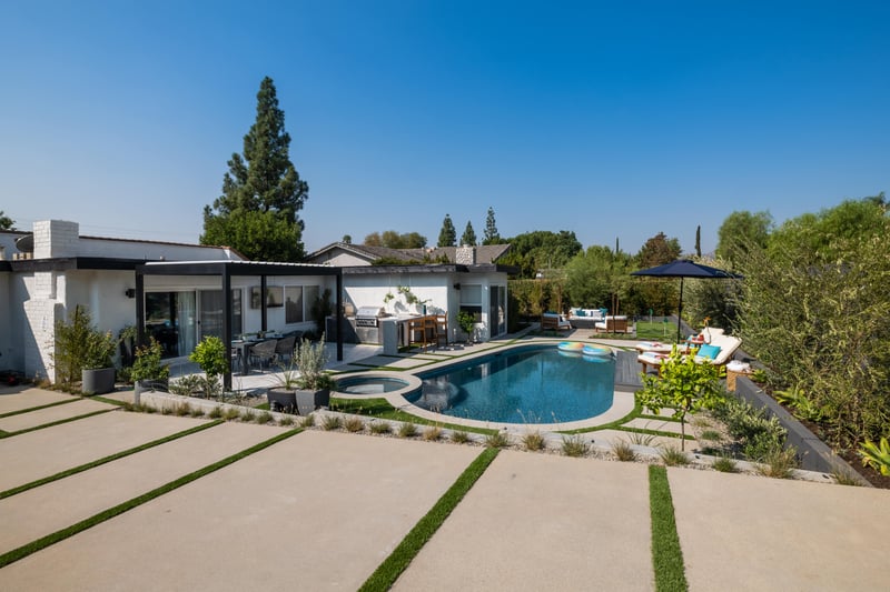 LA Backyard Makeover preview 3